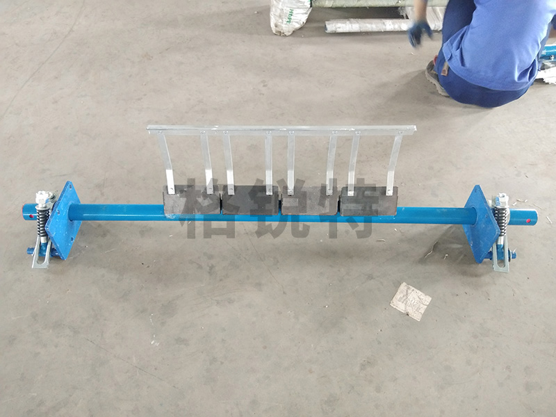 彈簧式可調節(jié)合金清掃器 彈簧式可調節(jié)合金清掃器